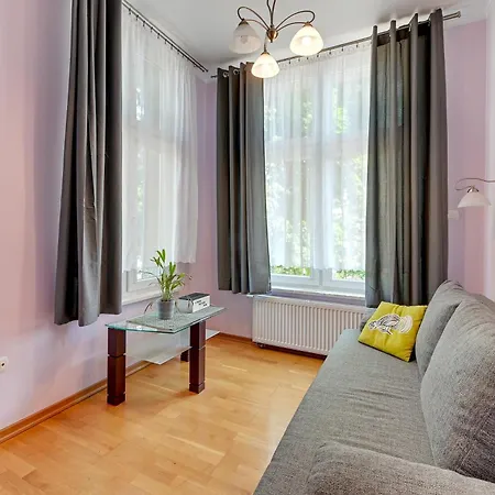 Dom Artysty Apartment *